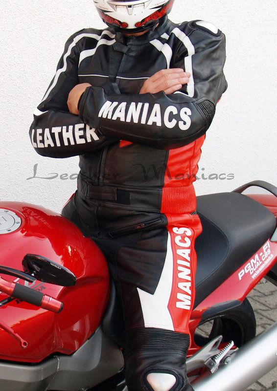 Motorradkombi aus Leder in cooler Rennoptik in Rot / Schwarz / Weiß